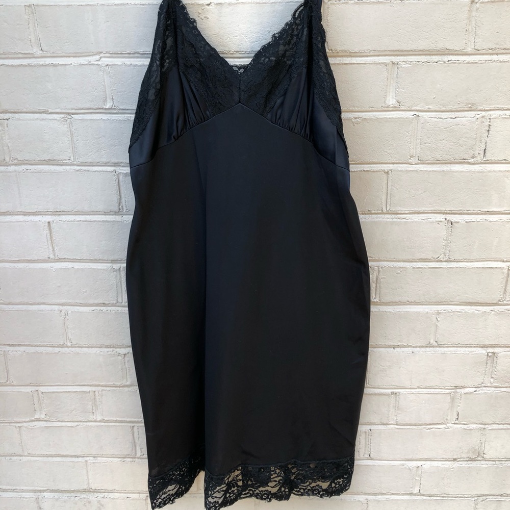 EUC Vintage Black Slip Size 36/L